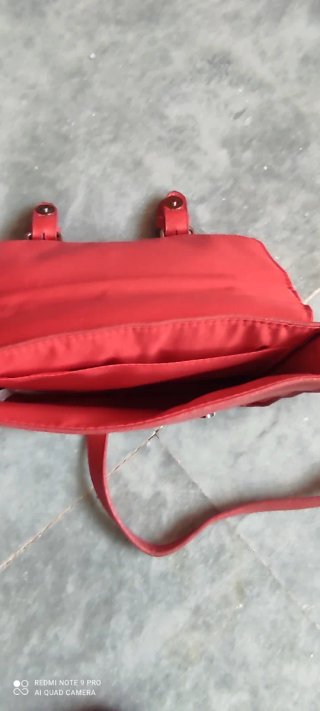 Bolso rojo de mano o hombro