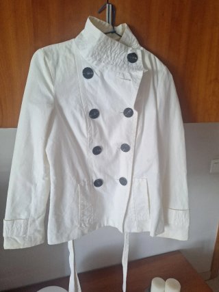 Gabardina corta Zara Basic blanca mujer