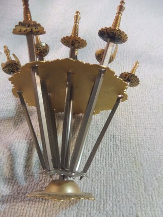 Palillero Damasquinado con 12 Espadas