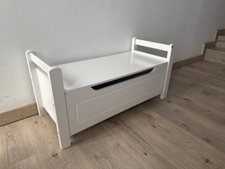 Banquito Piccolo Mondo madera maciza blanco