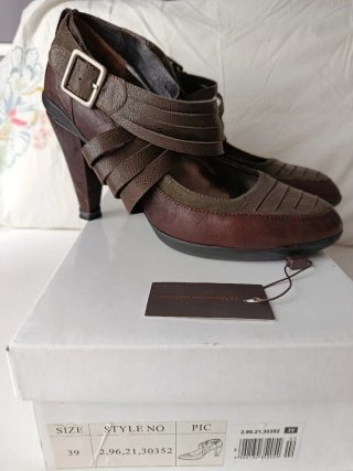 Zapatos Adolfo Domínguez tacón marrón y verde