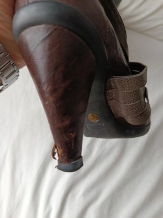 Zapatos Adolfo Domínguez tacón marrón y verde