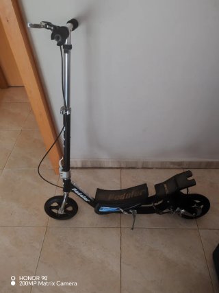 Patinete de pedal muy raro