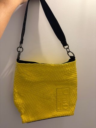 Bolso Desigual Amarillo con Tira Negra