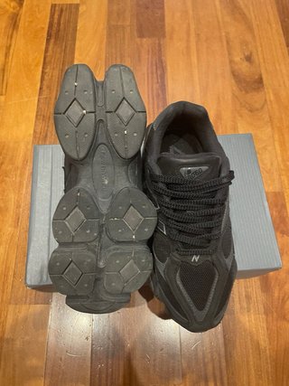 New Balance 9060 Triple Black