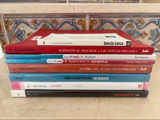 Lote libros de texto 1 Bachillerato Sociales