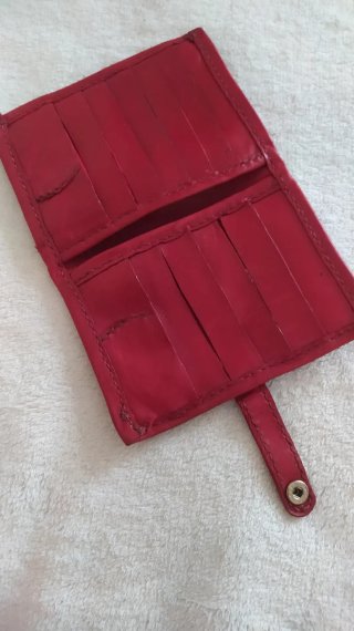 Tarjetero de piel rojo