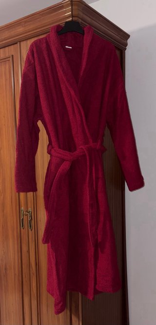 Elegante albornoz granate