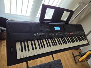 Teclado Yamaha PSR EW410 76 teclas
