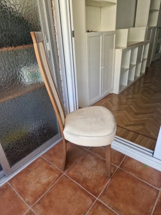 3 Sillas salón madera y piel beige, precio unidad