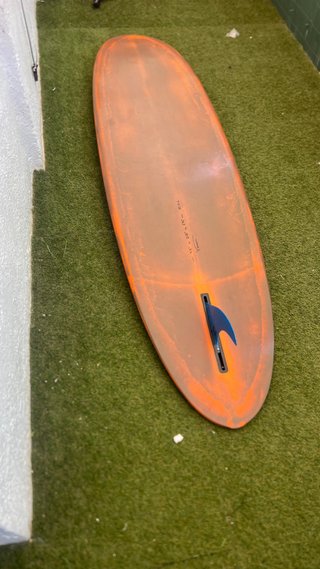 Tabla de surf naranja single fins