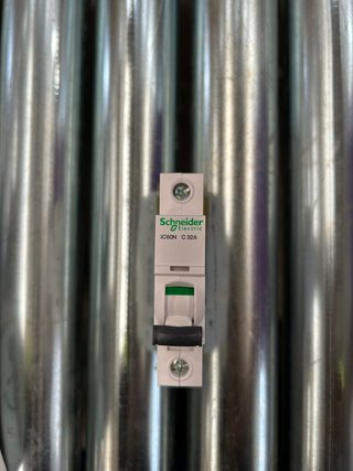 Magnetotérmico Schneider Acti9 iC60N C32 1P