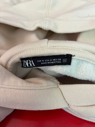 Sudadera Zara con capucha rosa