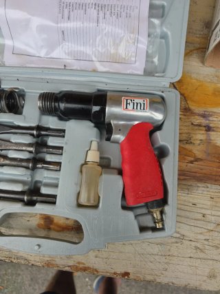 Martillo Neumático Fini 9033/18 con 4 Puntas
