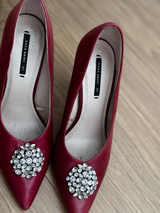 Zapatos Zara edición especial tacón joya