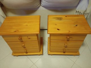 2 Mesitas de noche madera pino