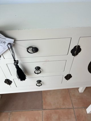 Consola estilo oriental blanca