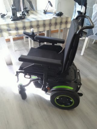 Silla de ruedas eléctrica QUICKIE Q200 R,