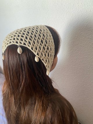 Bandana crochet conchas blanco roto