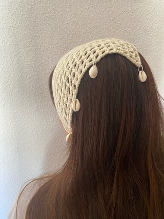 Bandana crochet conchas blanco roto