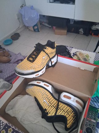 Tenis Nike Talla 40 Gris y Amarillo