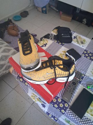 Tenis Nike Talla 40 Gris y Amarillo
