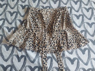 Minifalda/pantalón animal print Stradivarius.