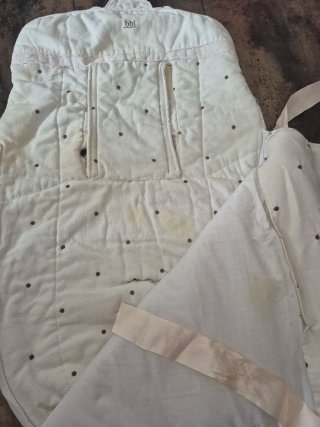 Saco silla bebé beige y blanco
