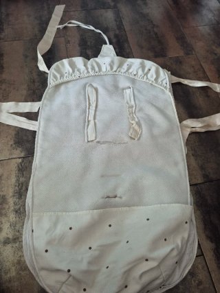 Saco silla bebé beige y blanco