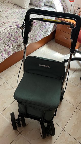 Se vende andador tipo carro de la compra y asiento
