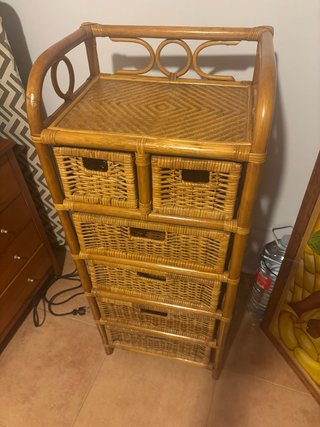 Cajonera de mimbre y ratán