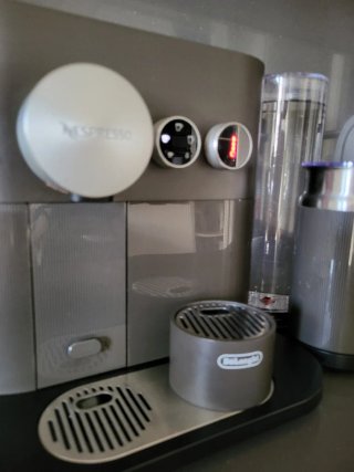 Cafetera Nespresso DeLonghi ENG350