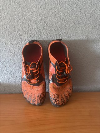 Zapatos Saguaro Naranja y Negro