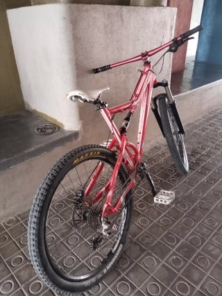 Bicicleta de Montaña Roja