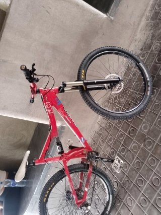 Bicicleta de Montaña Roja