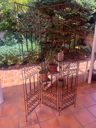 Biombo antiguo de hierro forjado