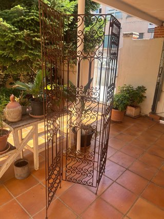 Biombo antiguo de hierro forjado