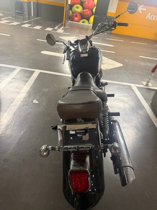 Moto negra y plateada