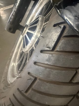 Moto negra y plateada