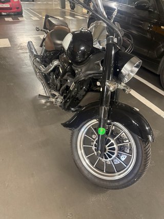 Moto negra y plateada