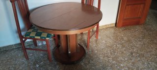 Mesa de salón redonda de madera