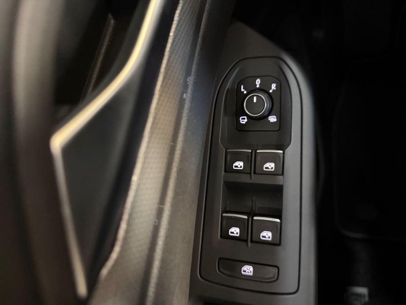 Volkswagen Golf 2025, foto 17
