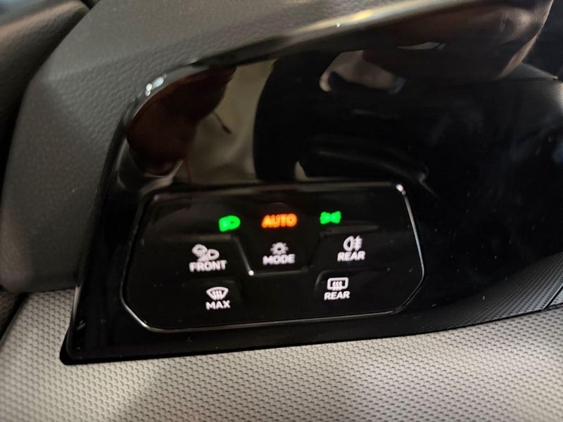 Volkswagen Golf 2025, foto 18