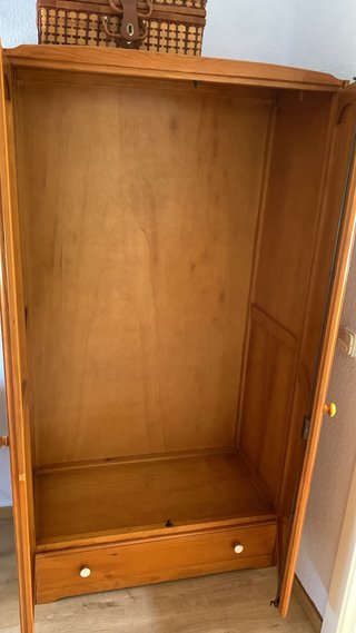 Armarios (3) de madera de pino