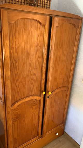 Armarios (3) de madera de pino