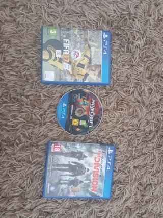 Lote 3 Giochi PS4: Minecraft, The Division, FIFA