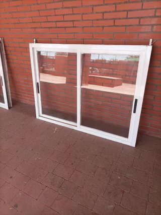 Ventana corredera aluminio blanca