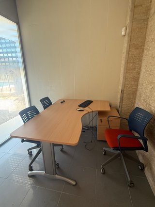 Pack Oficina: Estanterías, Escritorios, Sillas