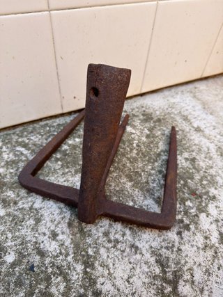 Horcas antiguas de metal fundido 5 euros unidad