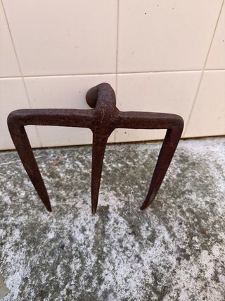 Horcas antiguas de metal fundido 5 euros unidad